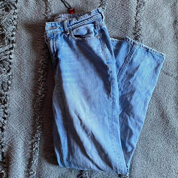 AE V-RISE MOM JEAN - Picture 2 of 3